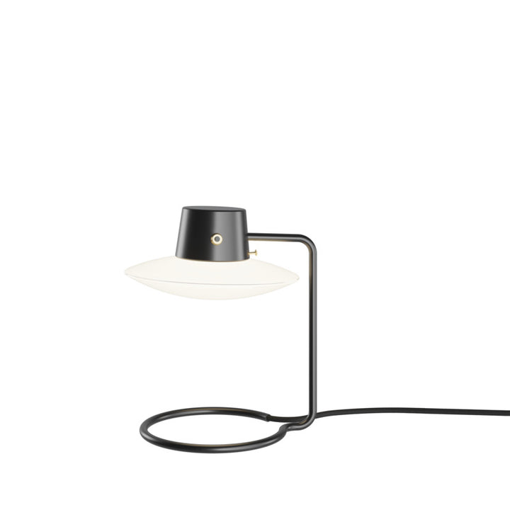 AJ Oxford Bordlampe designet af
Arne Jacobsen i hvid og sort