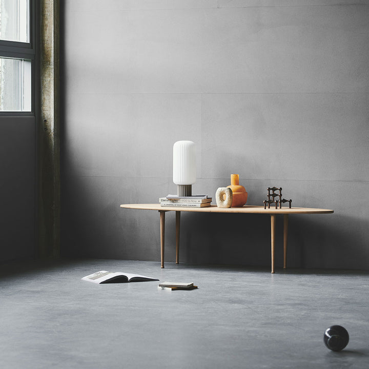 Surf sofabord fra Aakjaer Furniture i hvidolieret egetræ i hjem