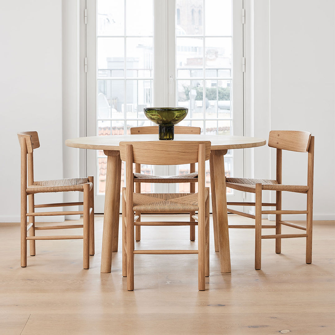 Klassisk J39 spisebordsstol fra Fredericia Furniture med Sæde i naturflet. Stolen er designet af Børge Mogensen. 