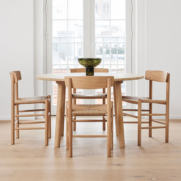 Klassisk J39 spisebordsstol fra Fredericia Furniture med Sæde i naturflet. Stolen er designet af Børge Mogensen. 