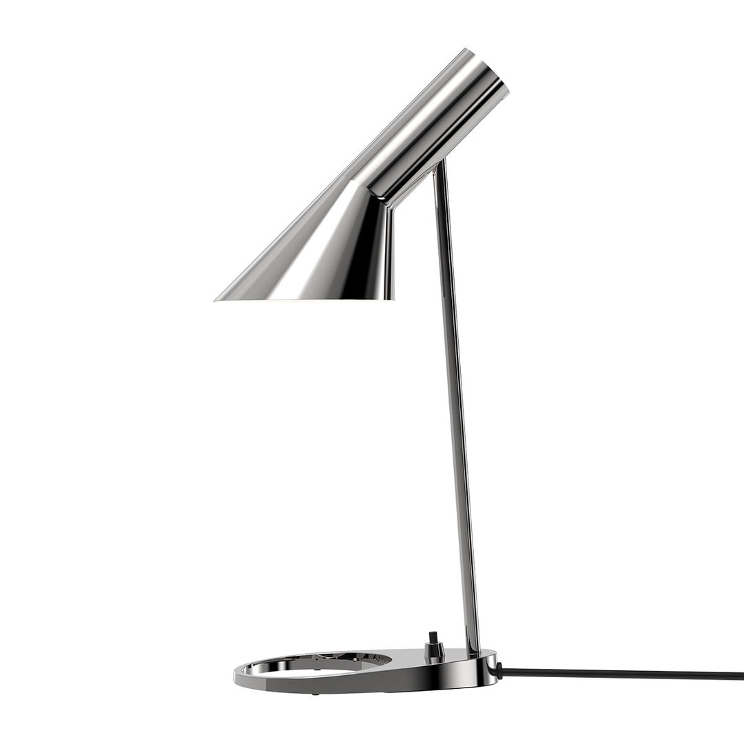 AJ mini bordlampe designet af Arne Jacobsen for Louis Poulsen i stål